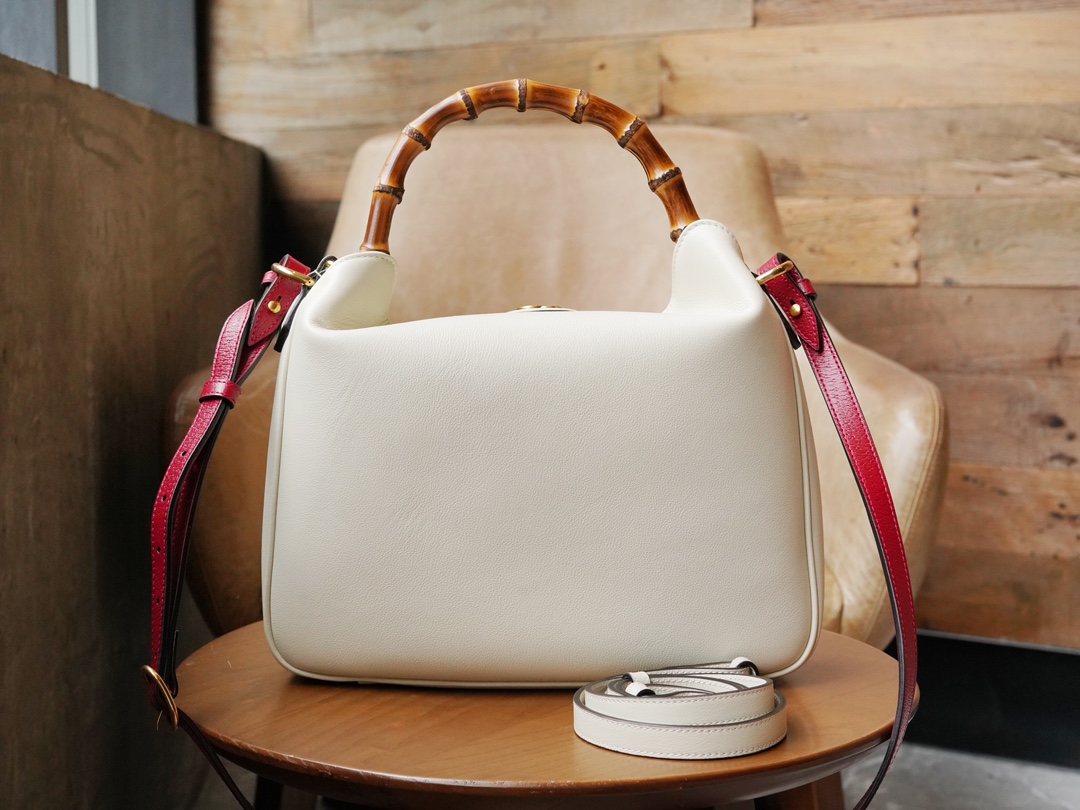 Sac à épaule Gucci Diana taille moyenne 746124 (White) 