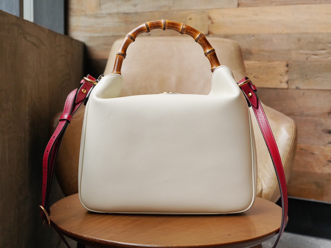 Sac à épaule Gucci Diana taille moyenne 746124 (White) 