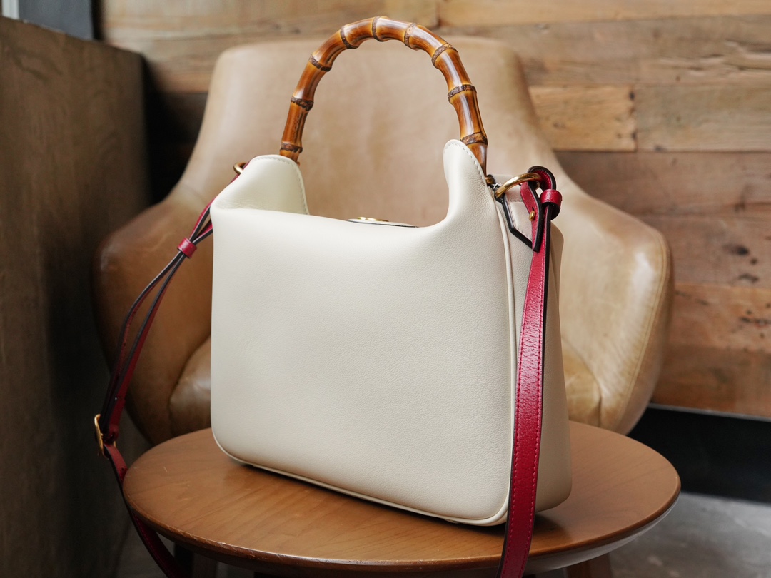 Sac à épaule Gucci Diana taille moyenne 746124 (White) 