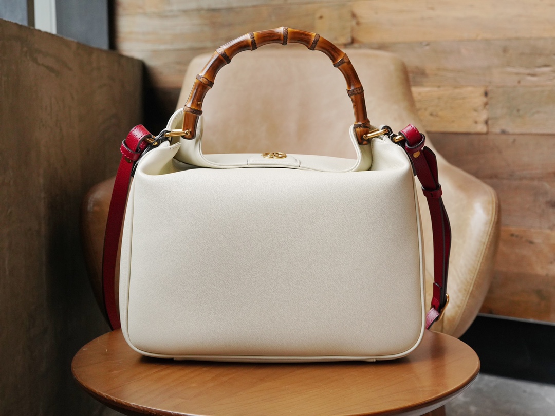 Sac à épaule Gucci Diana taille moyenne 746124 (White) 