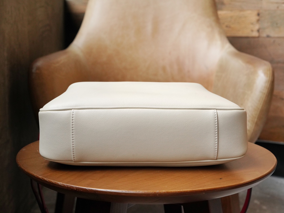 Sac à épaule Gucci Diana taille moyenne 746124 (White) 
