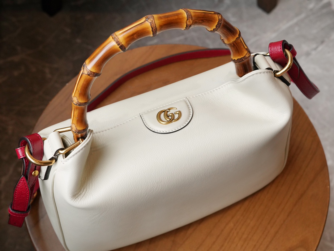 Sac à épaule Gucci Diana taille moyenne 746124 (White) 