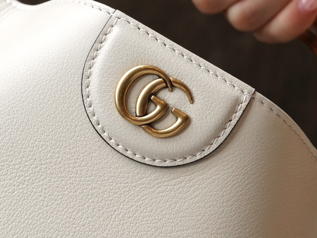 Sac à épaule Gucci Diana taille moyenne 746124 (White) 