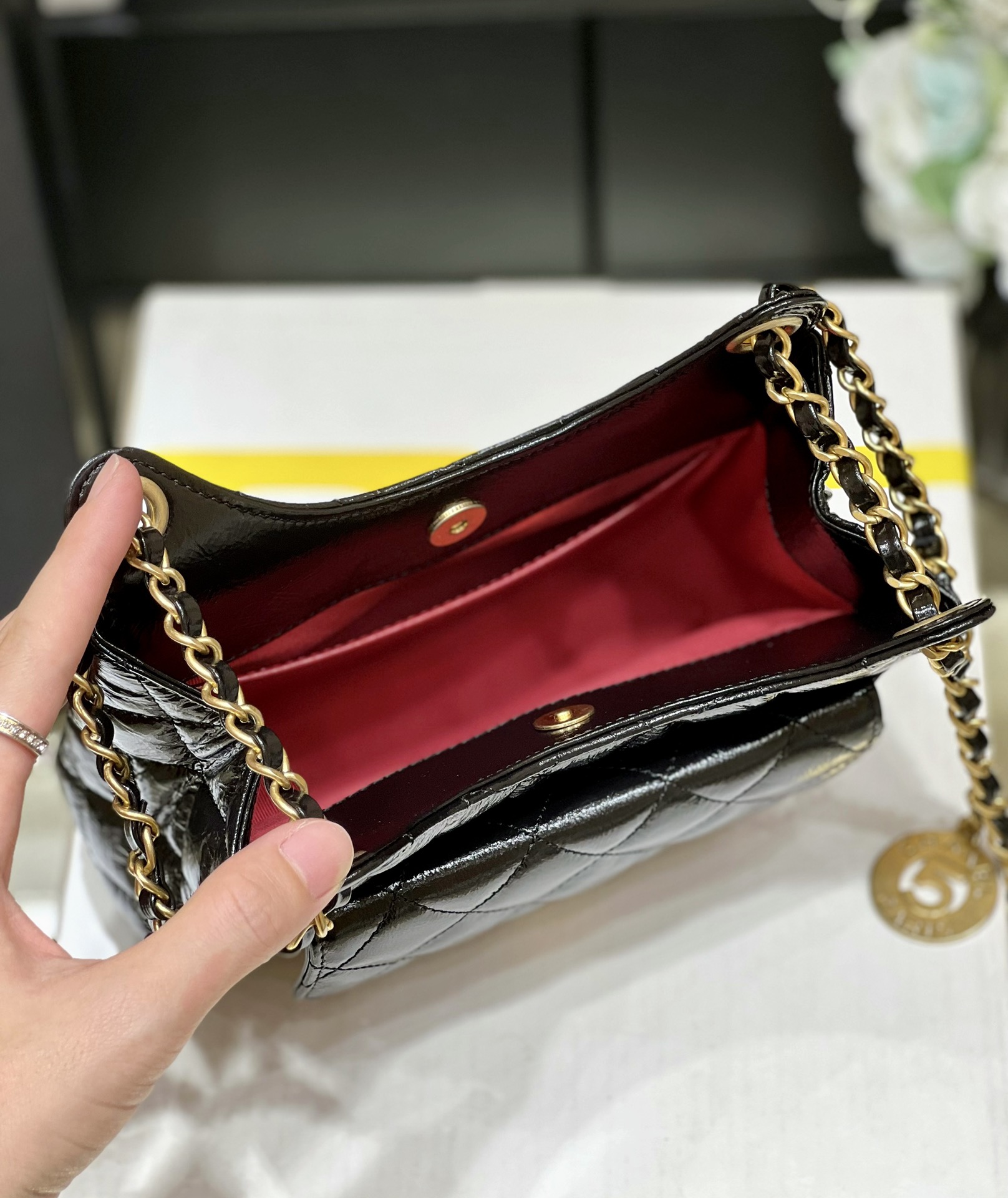 Túi Xách Chanel AS3710 Màu Đen