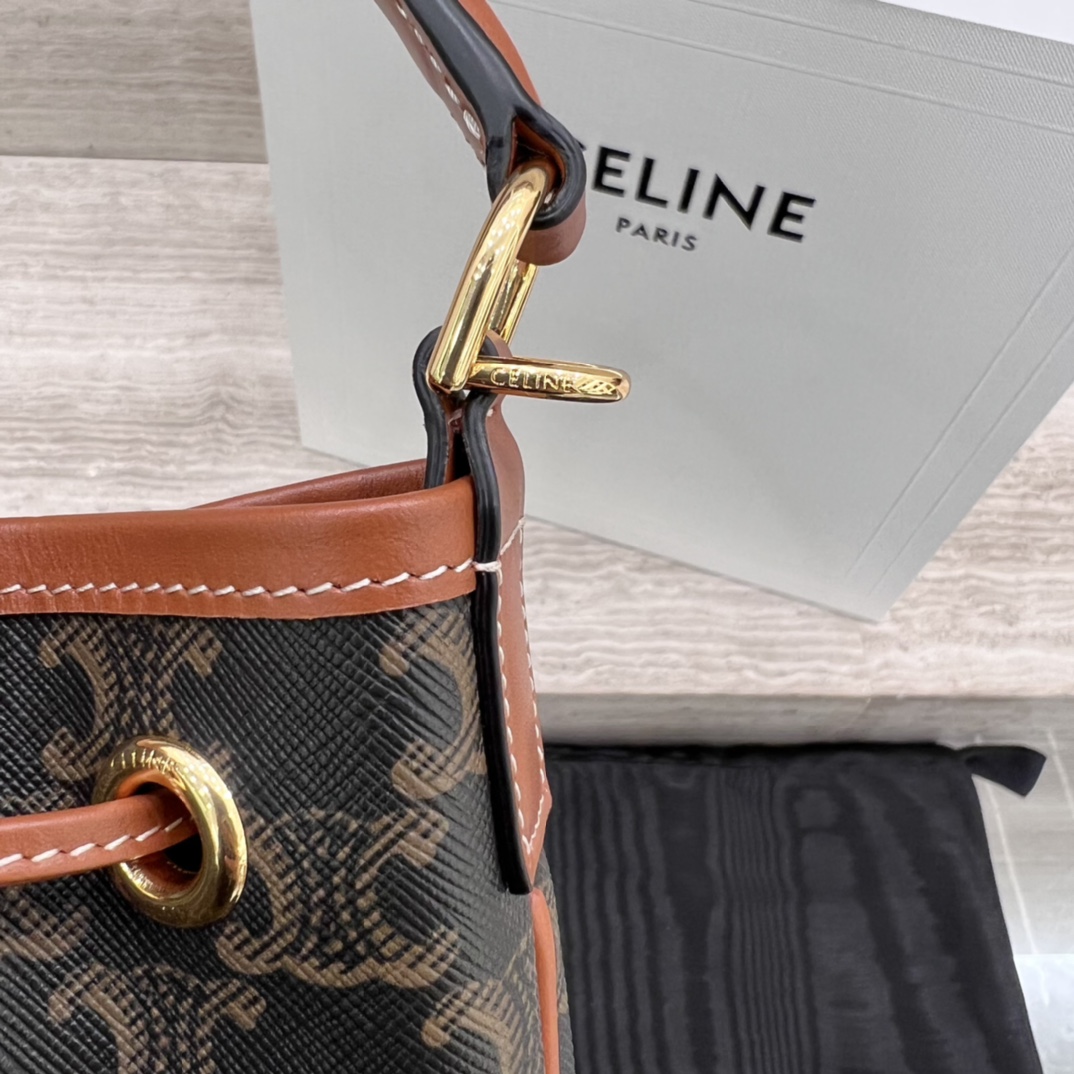 Túi Xách Nữ Celine Clara 116882 Logo Celine 