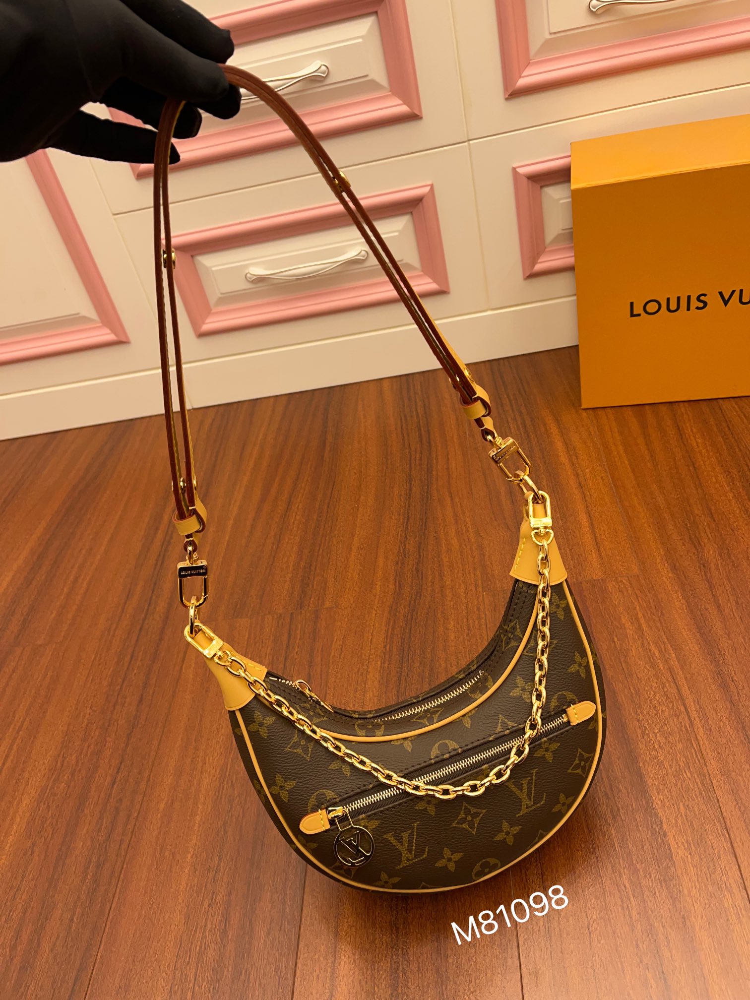 Túi Xách Nữ Louis Vuitton LV Loop M81098 Màu Nâu
