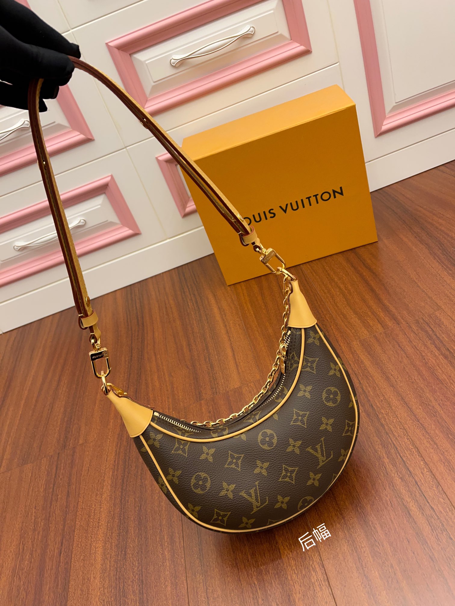 Túi Xách Nữ Louis Vuitton LV Loop M81098 Màu Nâu