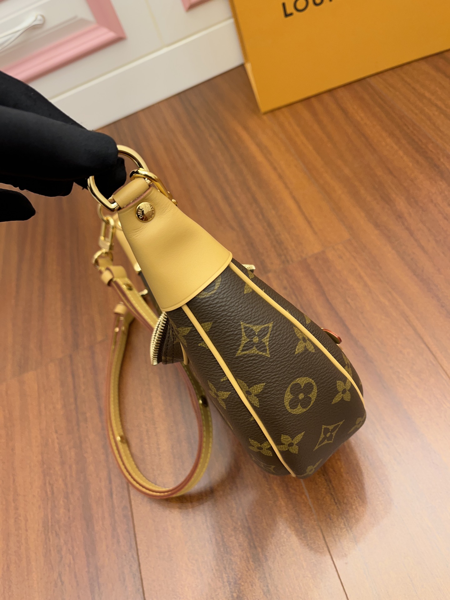Túi Xách Nữ Louis Vuitton LV Loop M81098 Màu Nâu