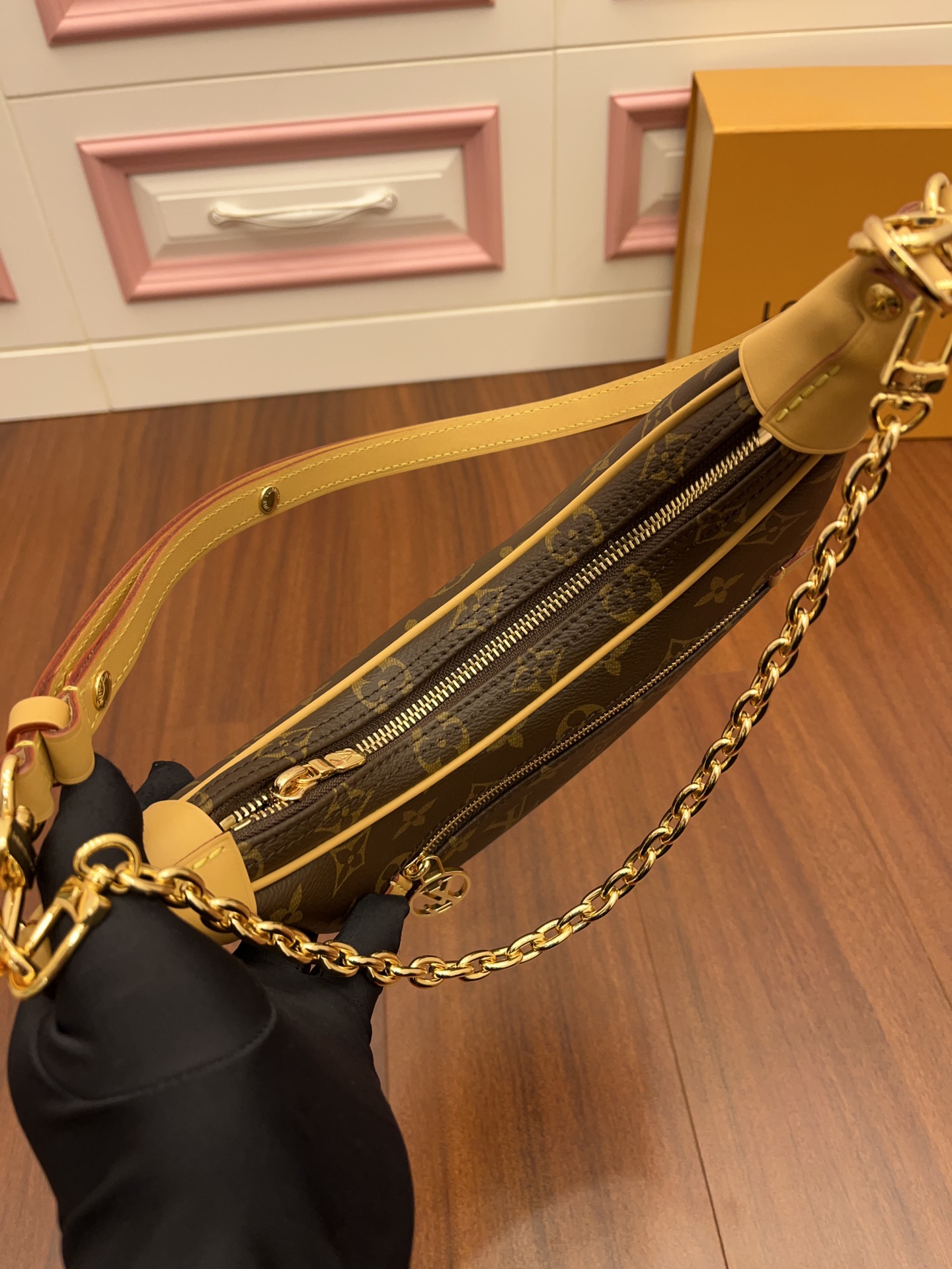 Túi Xách Nữ Louis Vuitton LV Loop M81098 Màu Nâu