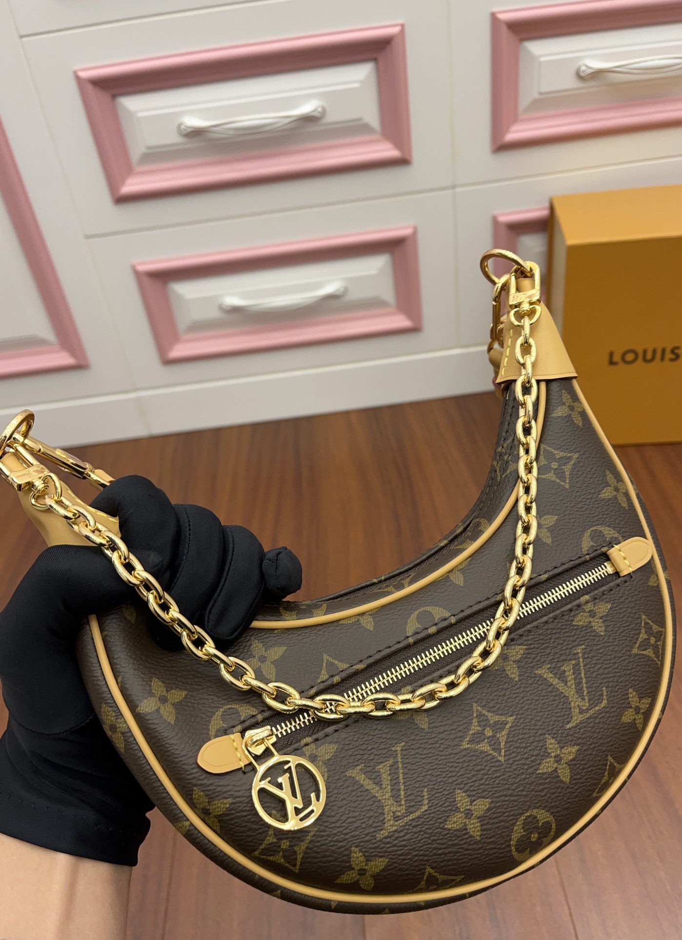 Túi Xách Nữ Louis Vuitton LV Loop M81098 Màu Nâu