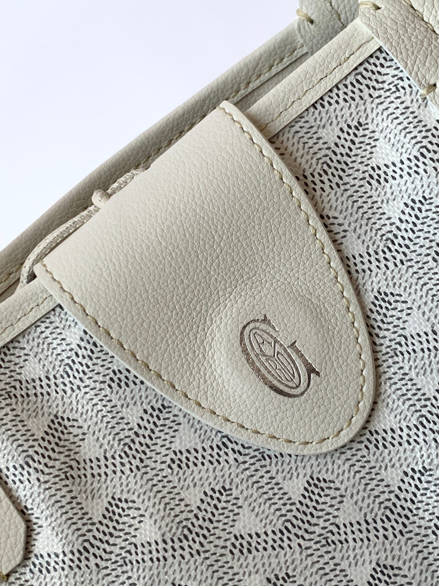 Goyard MINI  Anjor 8003 (white)