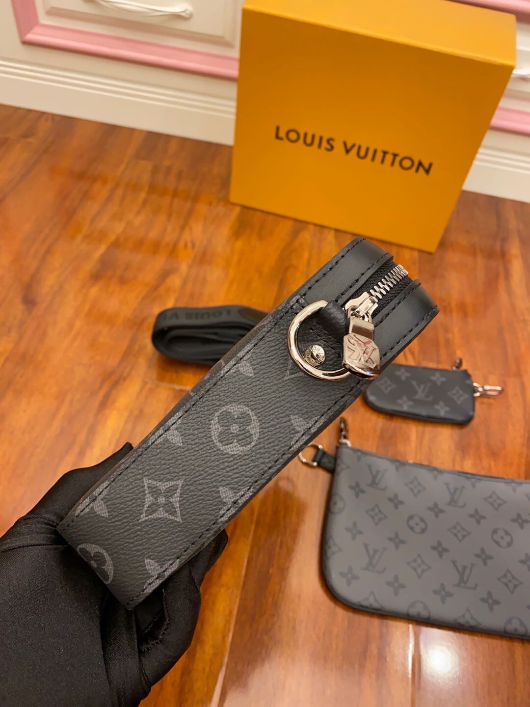 Túi Nam Louis Vuitton Trio Messenger M69443