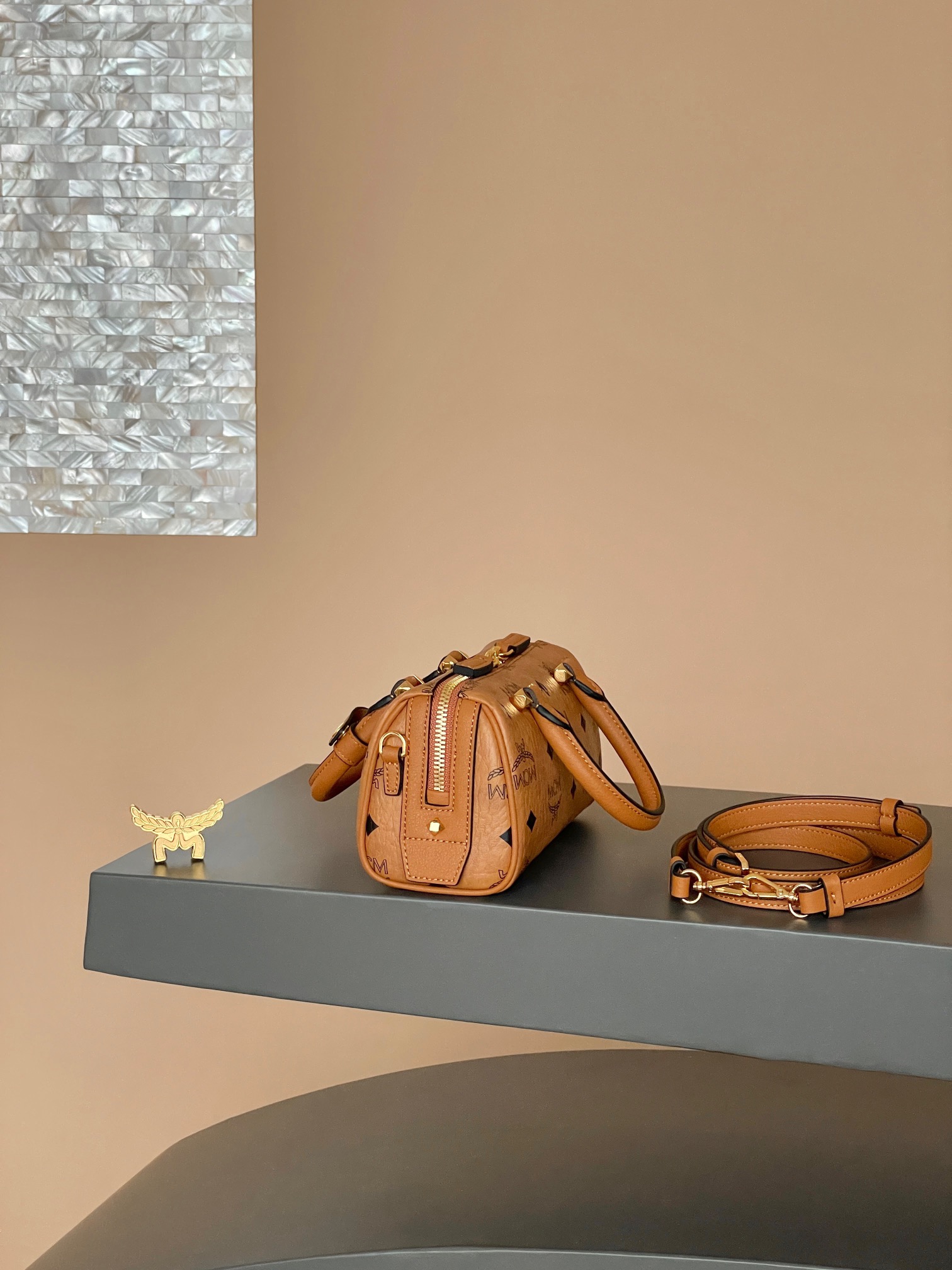 MCM AREN ESSENTIAL 03CO001 (BROWN)