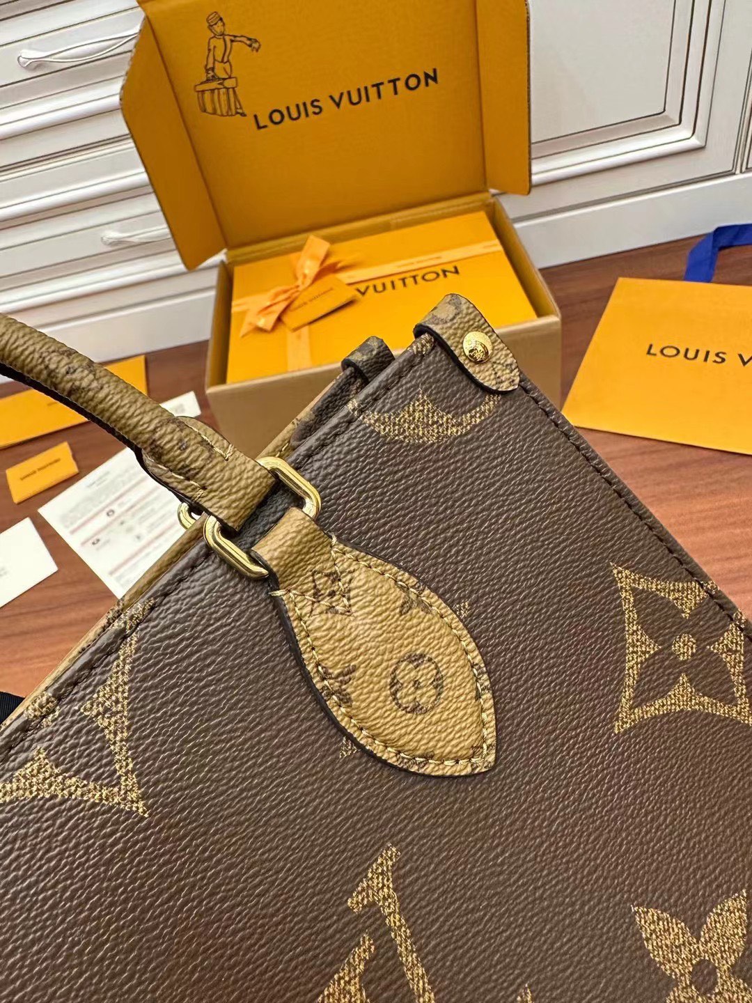 Túi xách Tay Nữ Louis Vuitton LV On The Go M46373 Màu Nâu