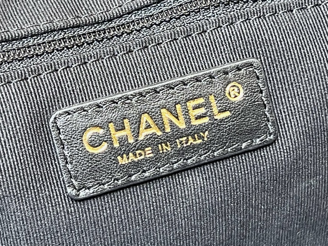 Túi Xách Chanel AS3969 Màu Đen Da Bóng
