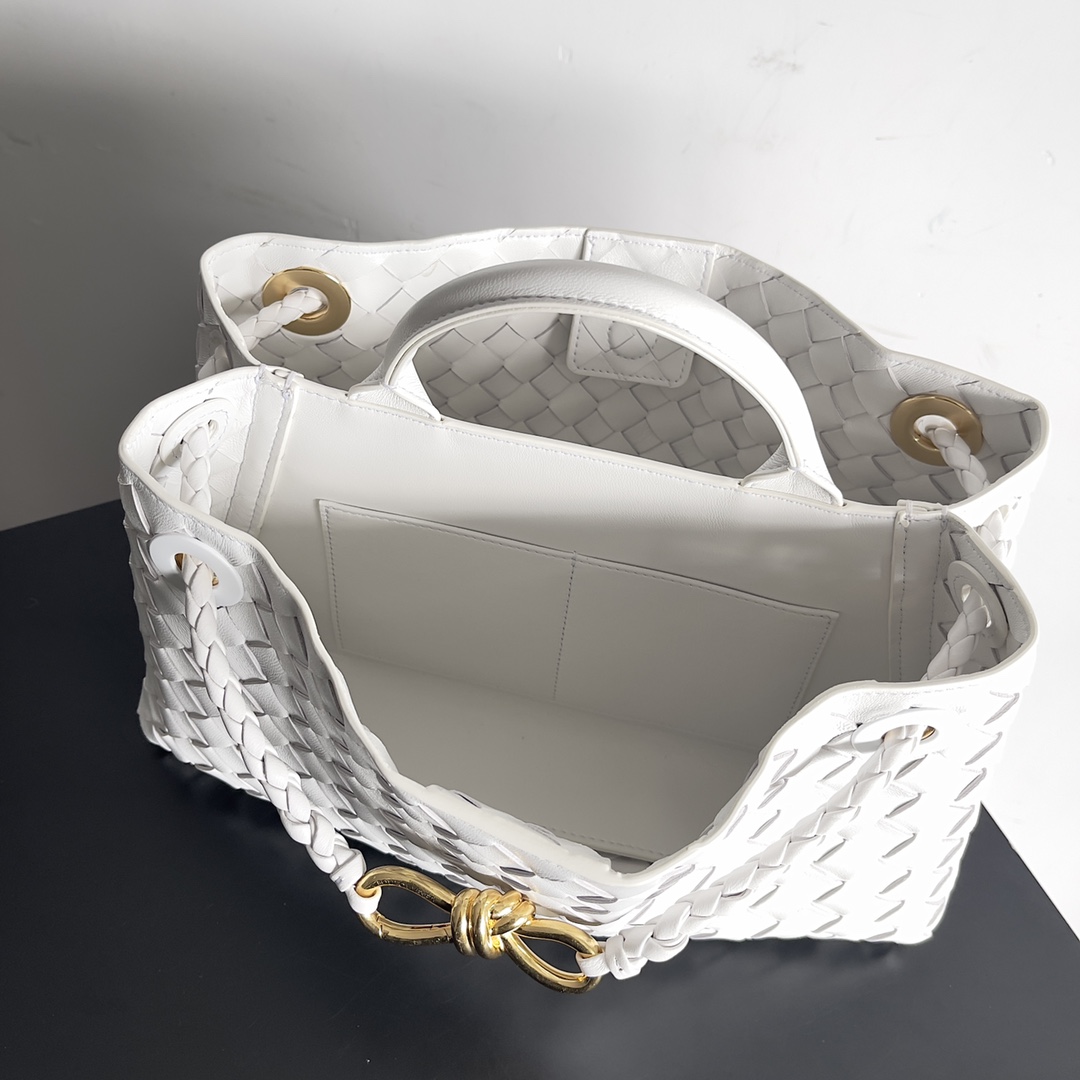 Túi xách nữ bottega veneta màu trắng 754990