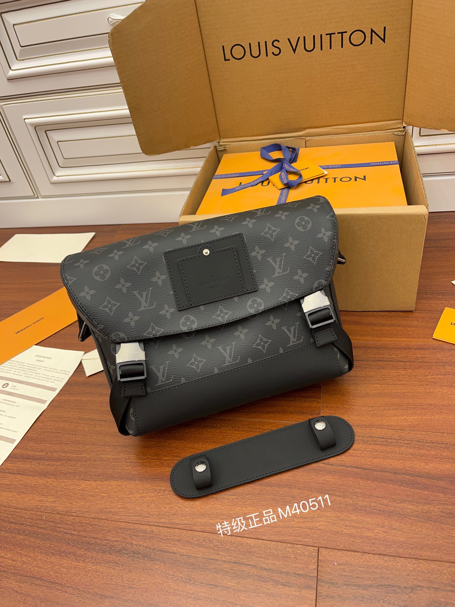 Túi xách Sac Messenger PM VoyagerM40511