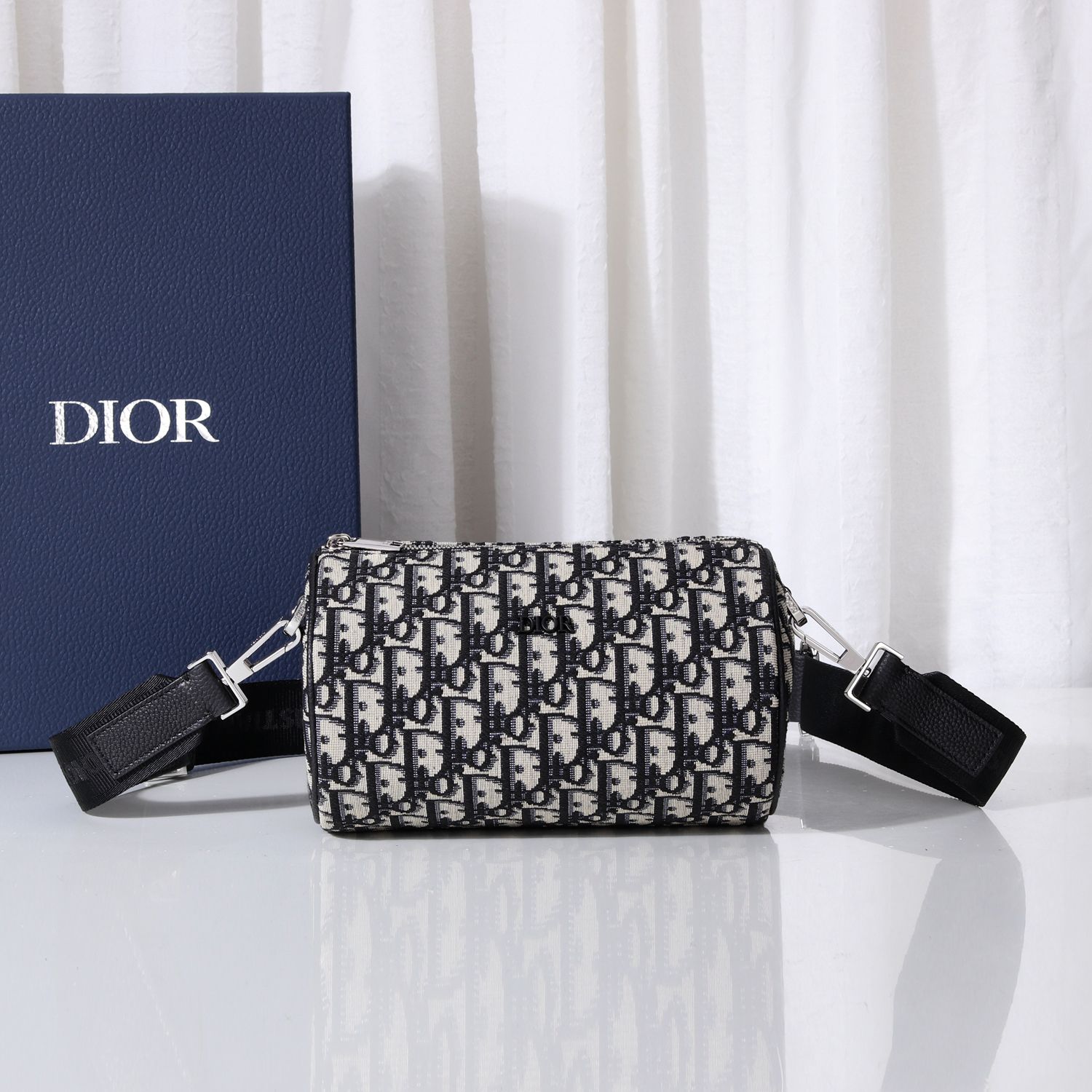 Túi Xách Nam Dior Roller Màu Trắng 9011