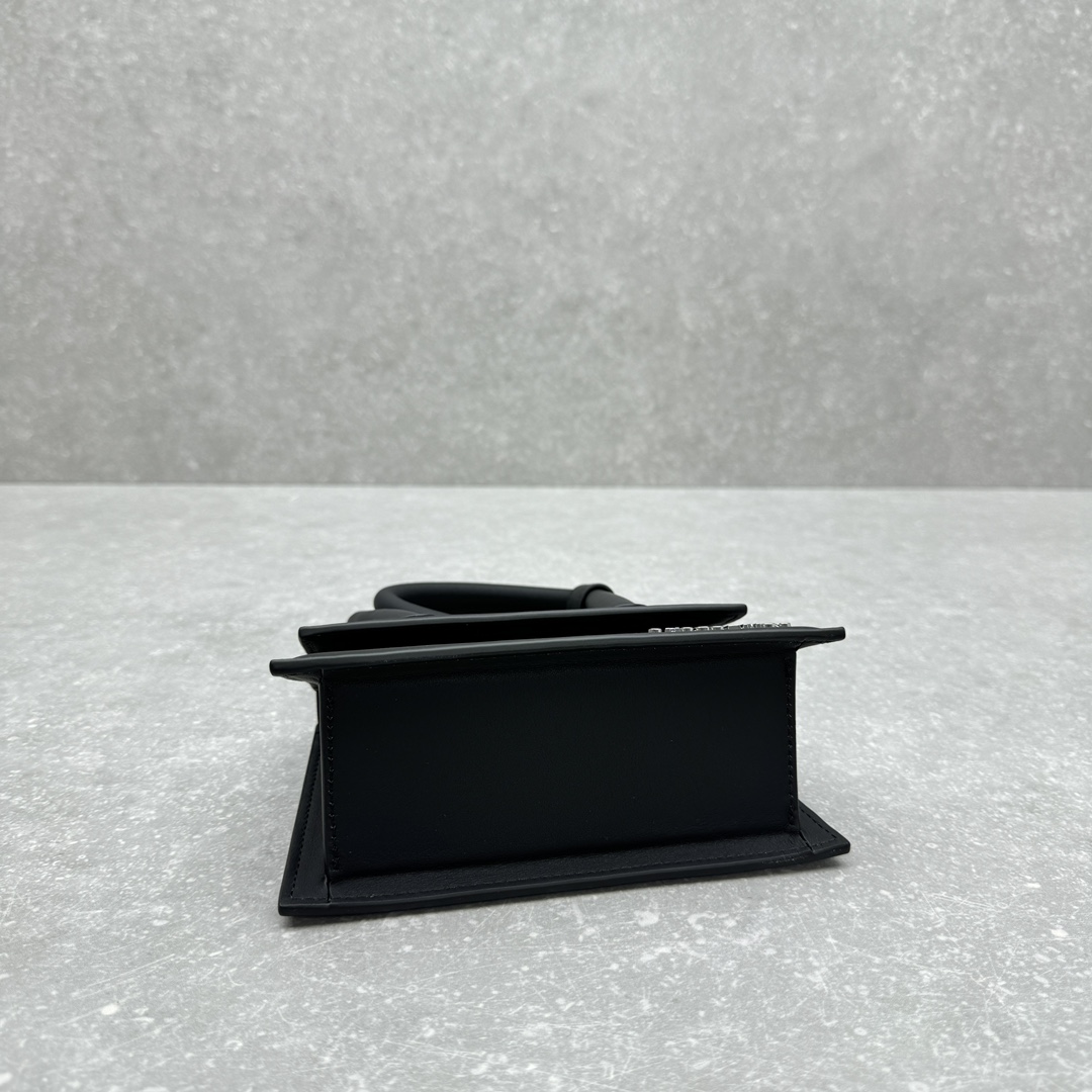 Túi Xách Jacquemus P98869 Màu Đen 