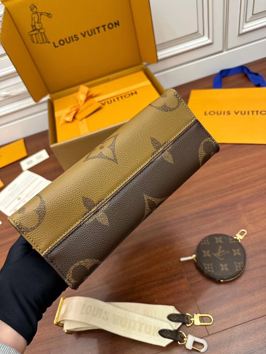 Túi xách Tay Nữ Louis Vuitton LV On The Go M46373 Màu Nâu