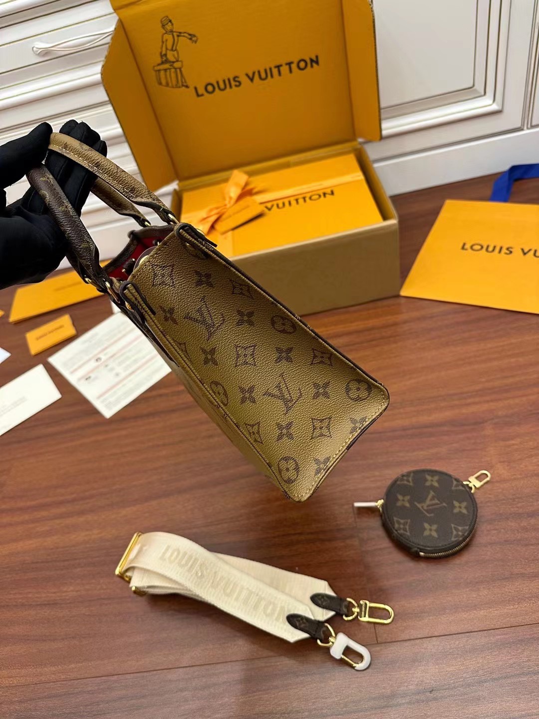 Túi xách Tay Nữ Louis Vuitton LV On The Go M46373 Màu Nâu